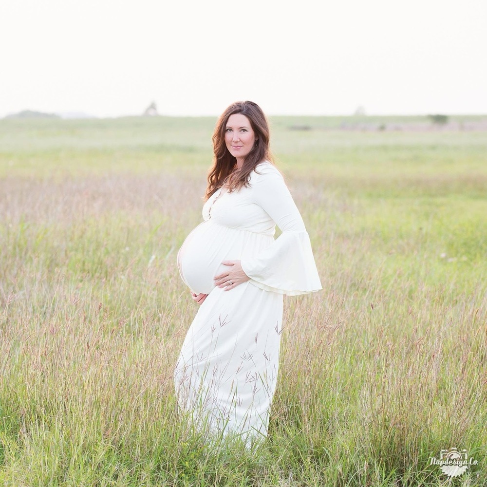 Photoshoot Ready Elegant Cream Maternity Dress Baby in Vogue Brand (Like new)